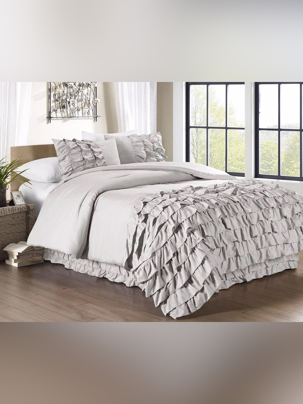 Elegant Ruffled Queen duvet Set in Light Gray